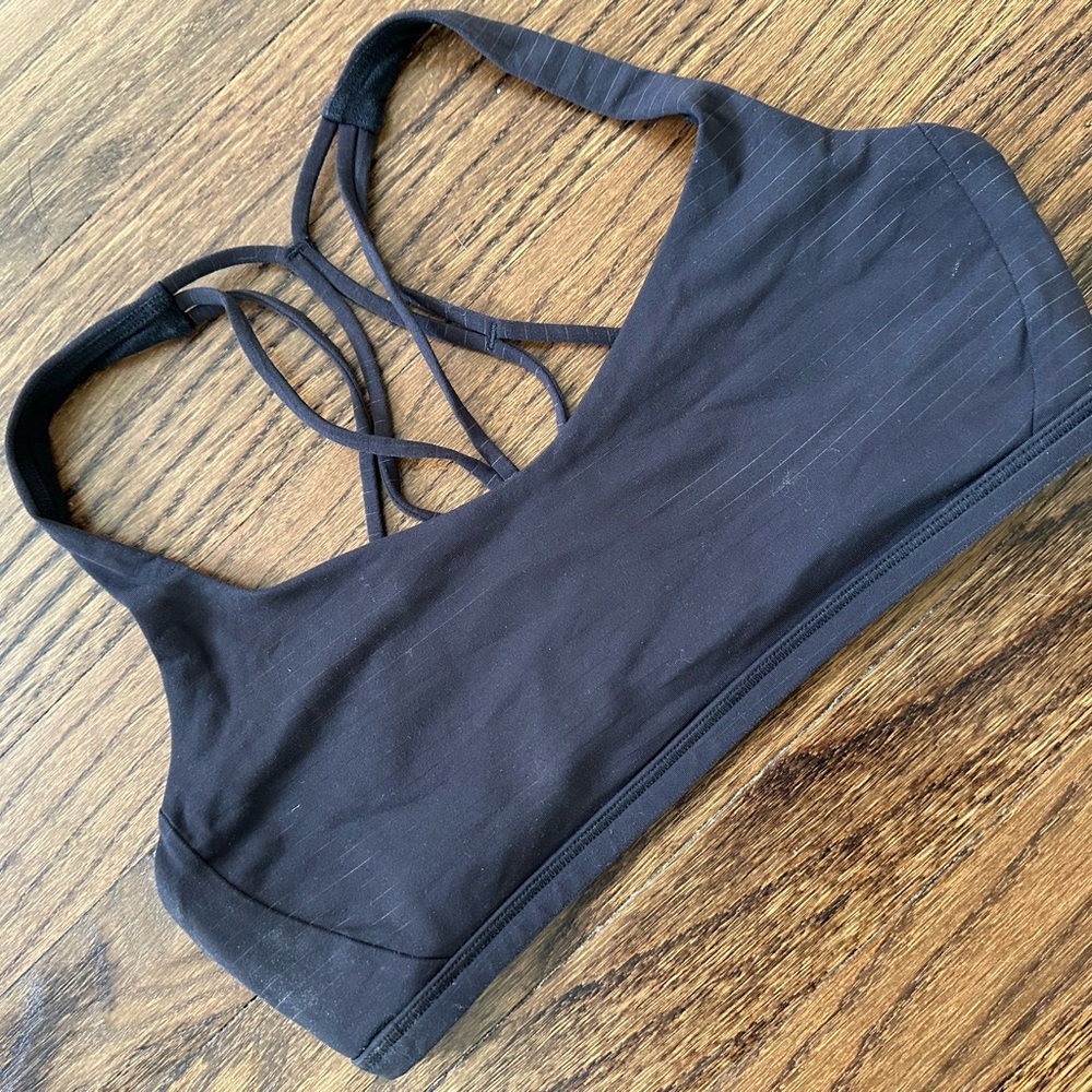 Lululemon sports bra size 6